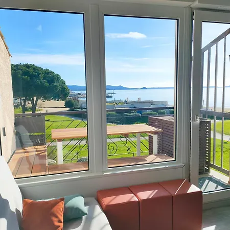 Vue D'or Les Pieds Dans L'eau *